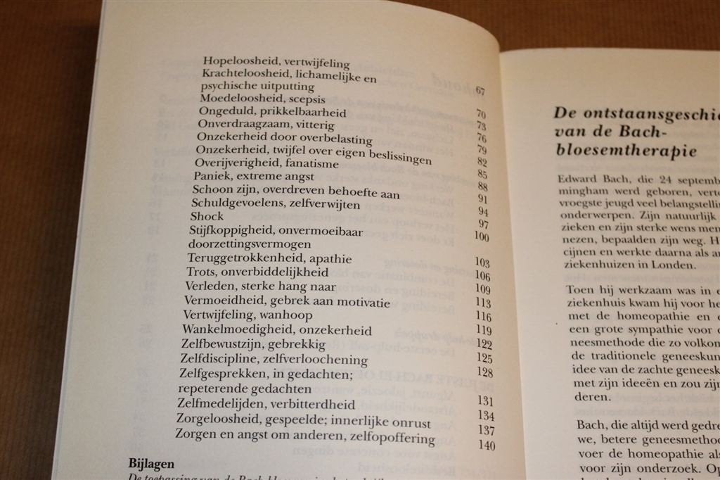 Bach-bloesems — Inleiding tot het Werken met de 38 Essences, Ophalen of Verzenden, Gelezen, Overige onderwerpen, Achtergrond en Informatie