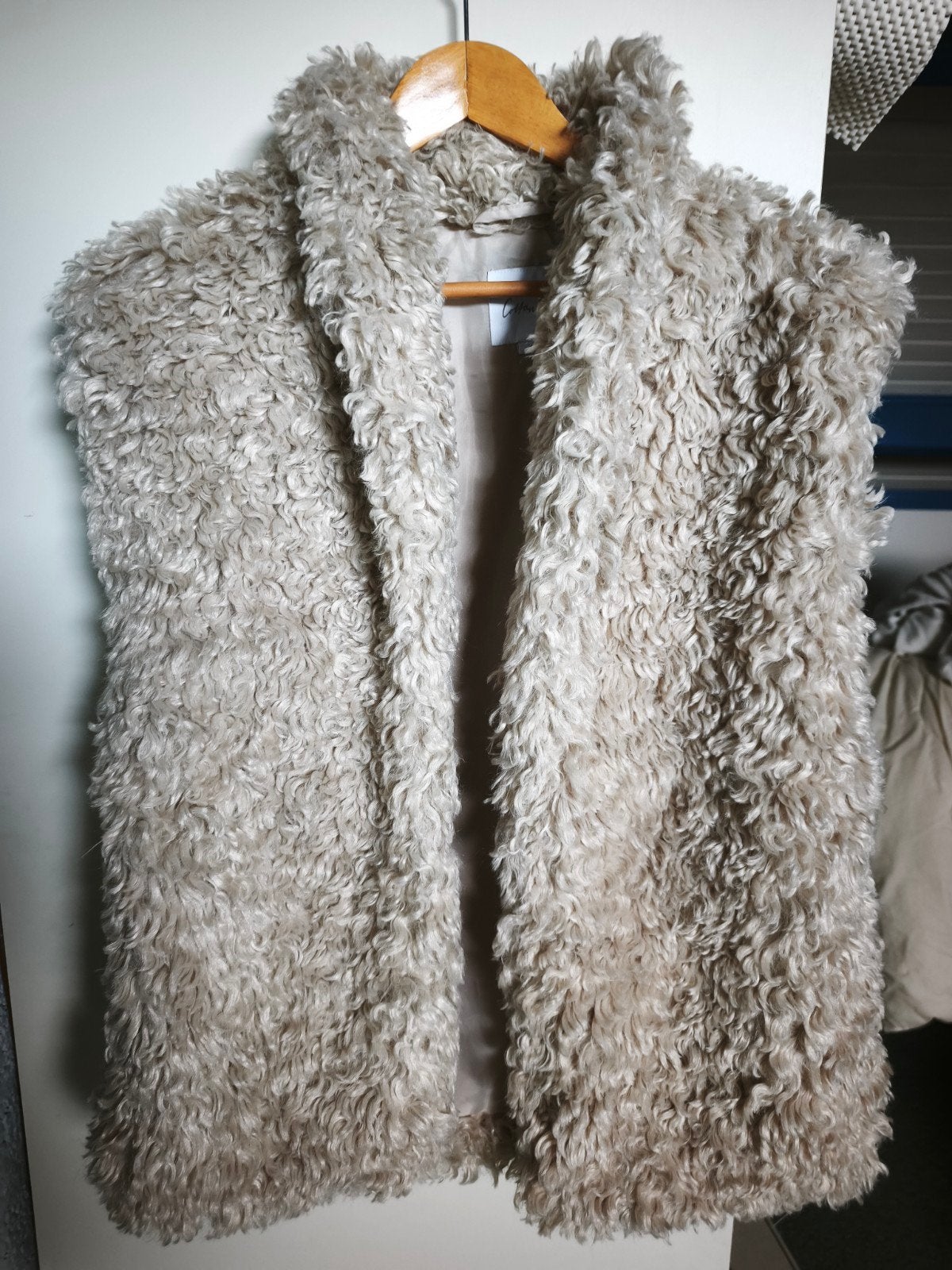 Stijlvol Beige Faux Fur Gilet - Maat M/L, Beige, Maat 42/44 (L), Nieuw, Ophalen of Verzenden