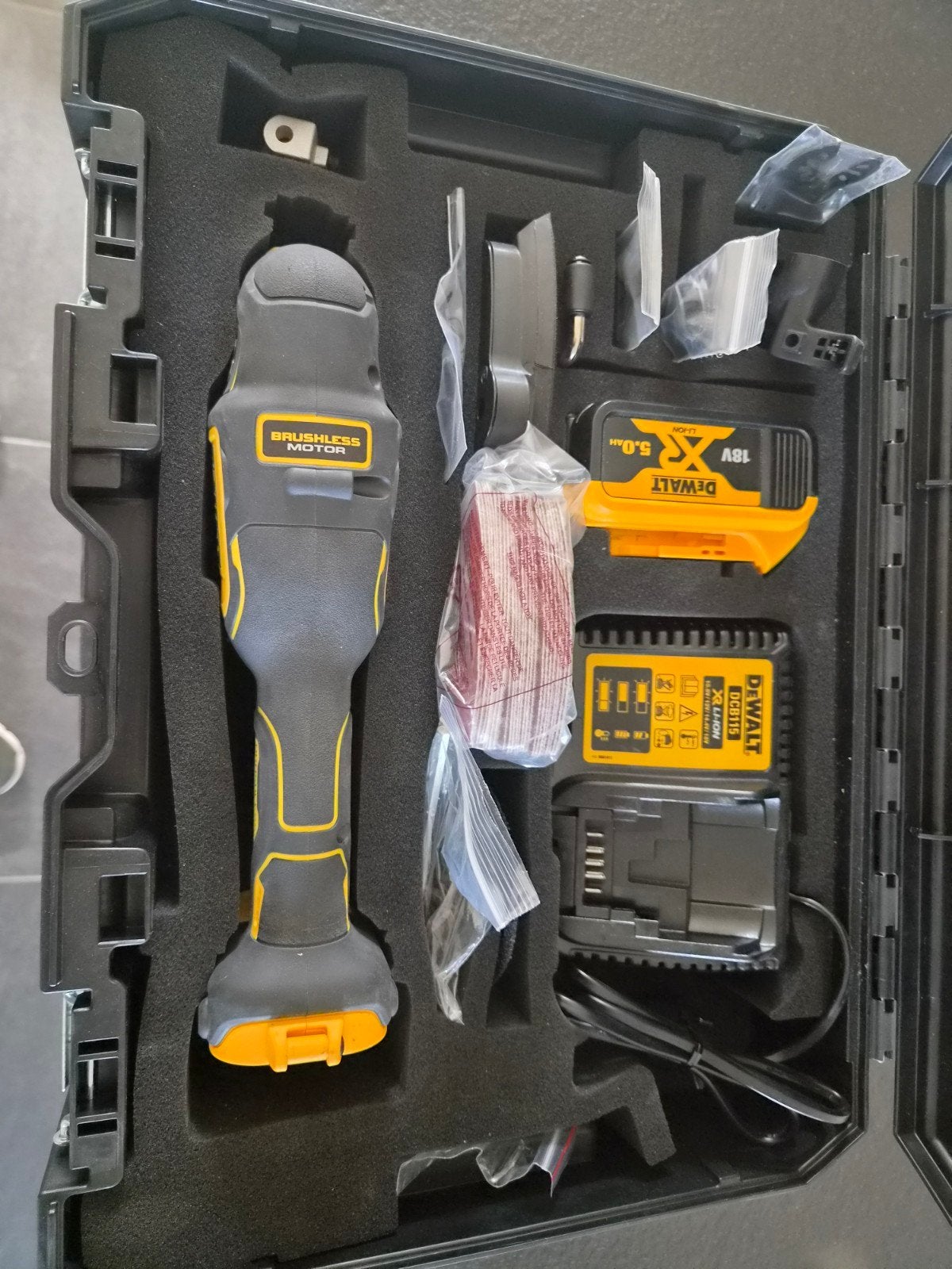 Dewalt accu multitool met accessoires in koffer, DeWalt, Overige typen, Nieuw, Ophalen of Verzenden
