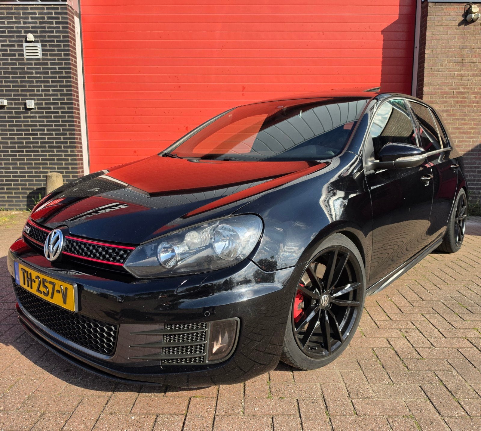 Volkswagen Golf 2.0 GTI 155KW 2011 Zwart 300pk Nieuwe motor, Auto's, Volkswagen, Voorwielaandrijving, 4 cilinders, 1984 cc, Zwart