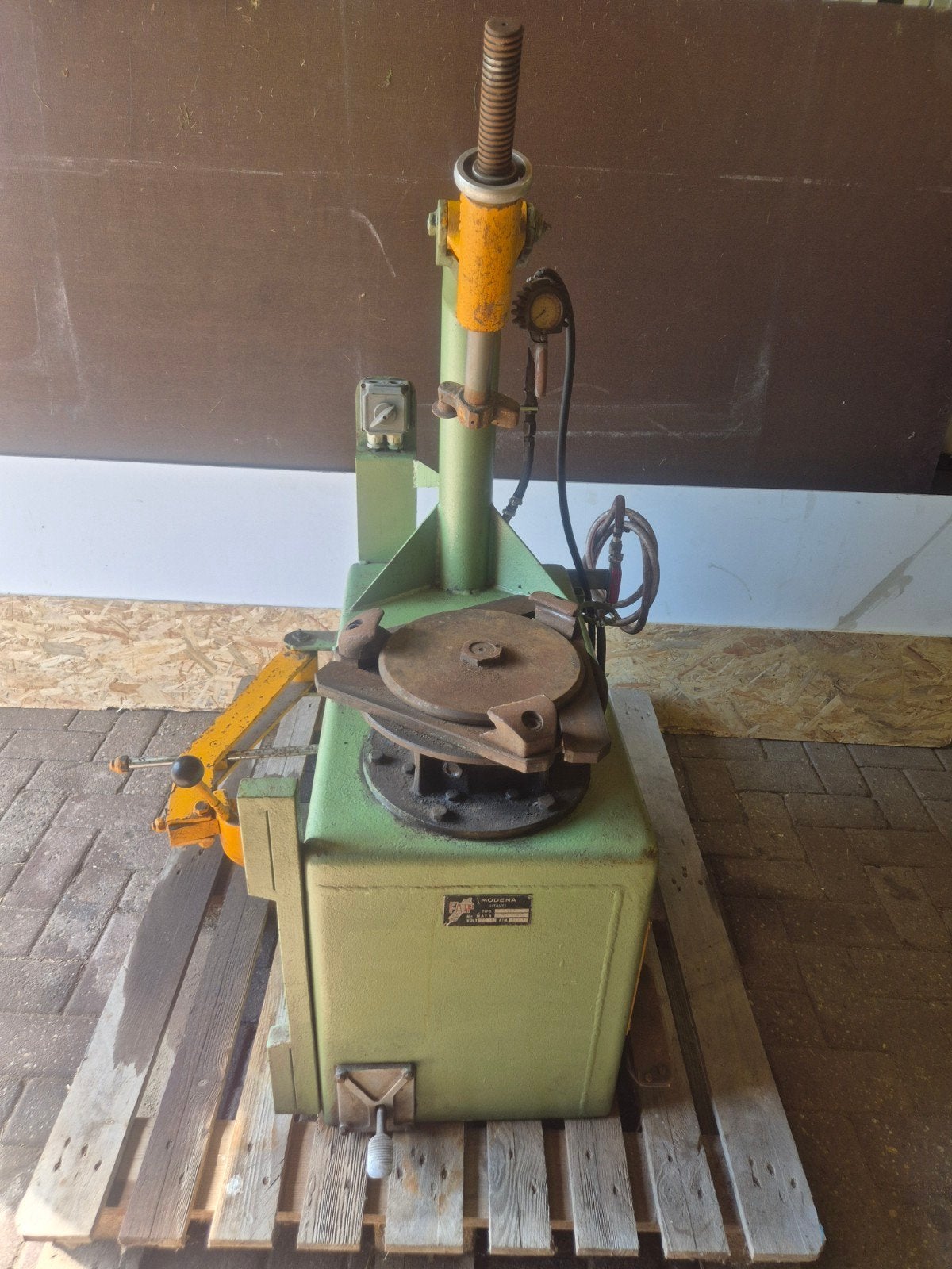 FAIP historische banden de/monteer machine, Ophalen, Gebruikt