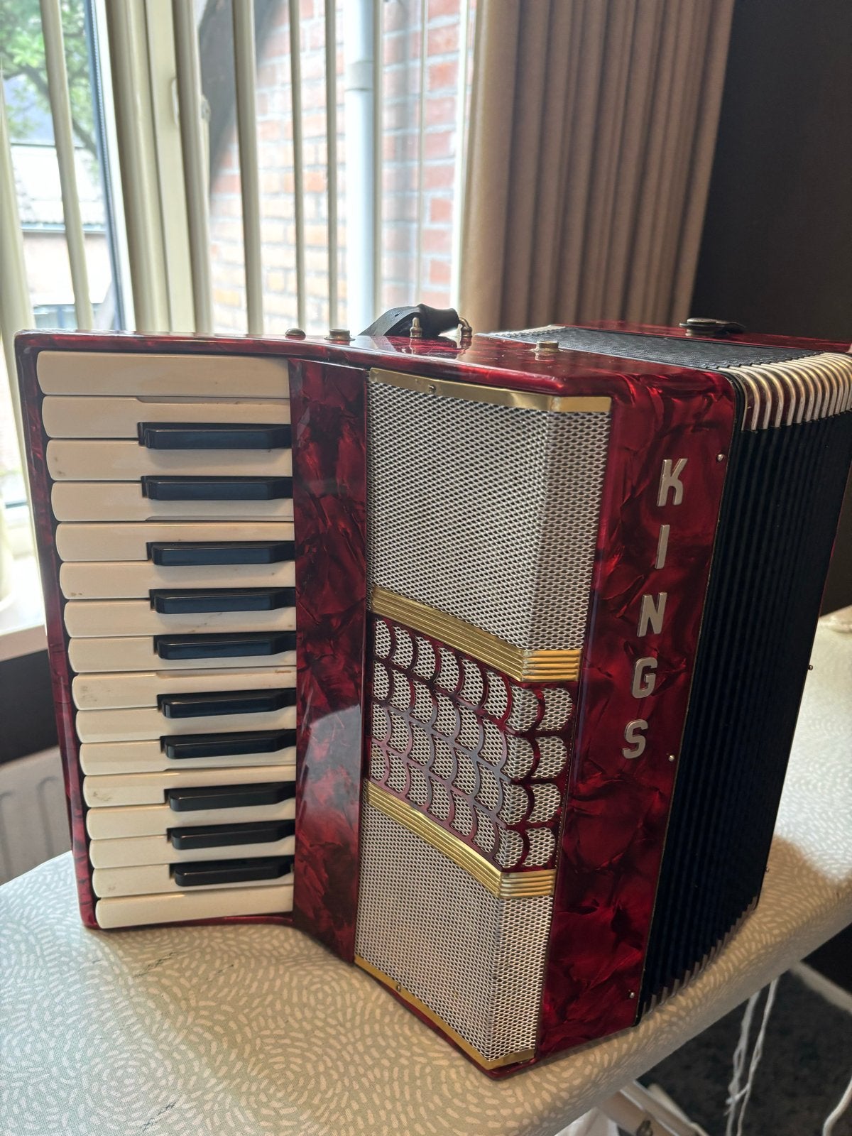 Kings Accordeon - Rood, Overige merken, Overige formaten, Zo goed als nieuw, Met koffer