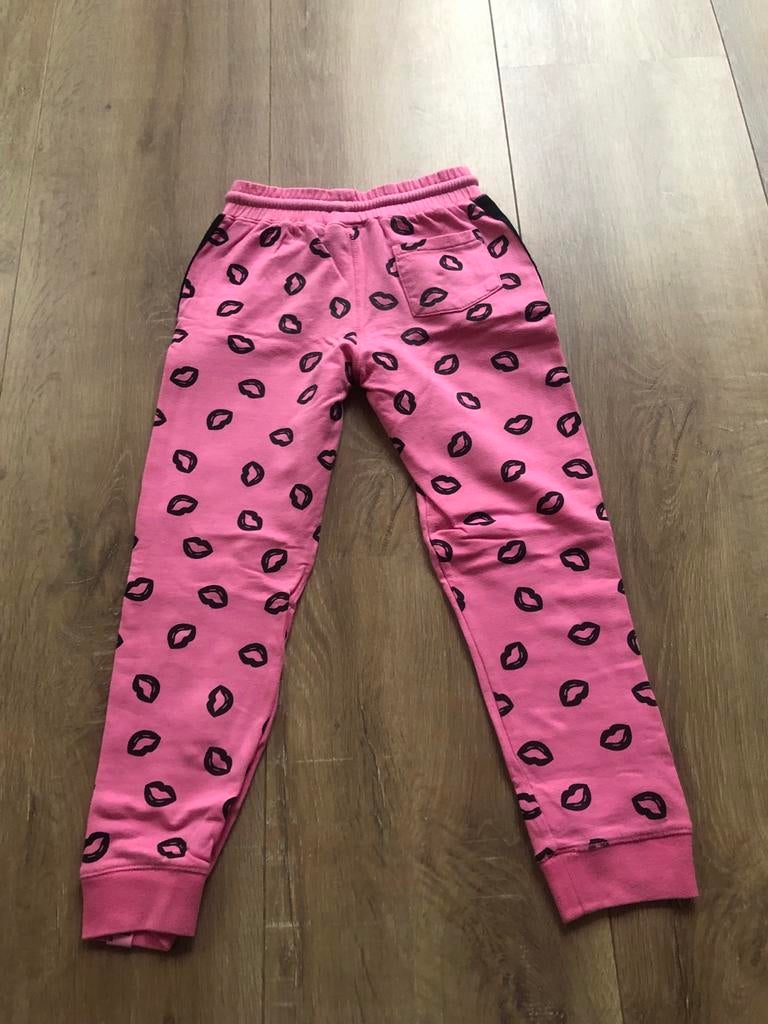 Roze joggingbroek Kisses Z8 maat 122, Ophalen of Verzenden, Zo goed als nieuw, Meisje, Broek