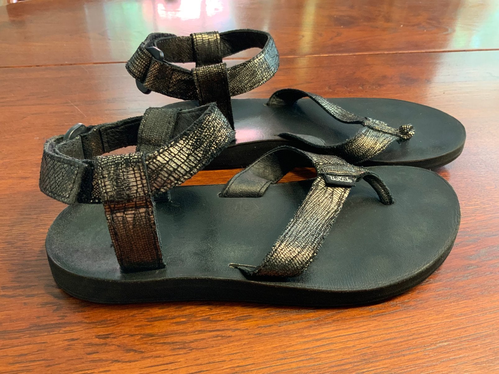 Teva sandalen met teenbandje leren voetbed maat 38-39, Zwart, Zo goed als nieuw, Sandalen of Muiltjes, Ophalen of Verzenden