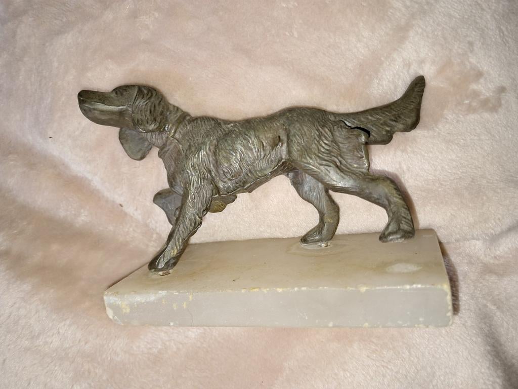 Bronzen hond op marmeren sokkel - Vintage beeldje, Minder dan 20 cm, Ophalen of Verzenden, Op sokkel, Beeld