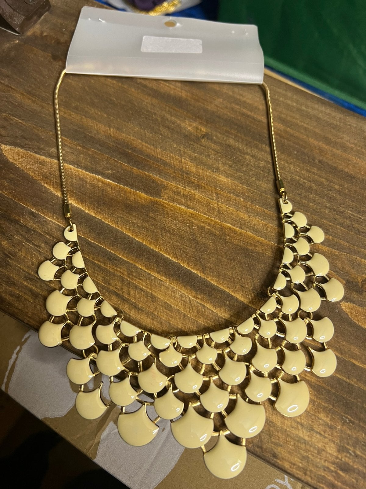 Nieuwe ketting maakt je carnavals outfit af, Ophalen, Nieuw, Carnaval
