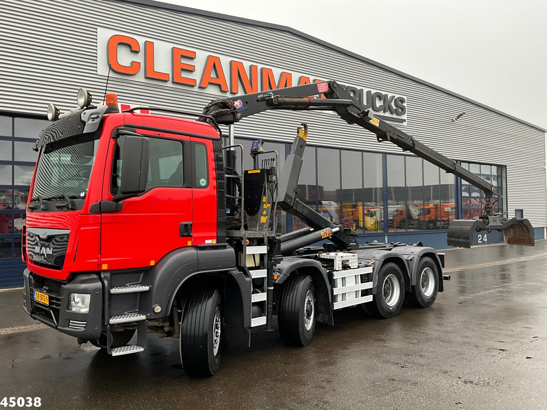 MAN TGS 35.400 8x4 Euro 6 HMF 16 Tonmeter Z-kraan (bj 2014), Achterwielaandrijving, Euro 6, MAN, Origineel Nederlands