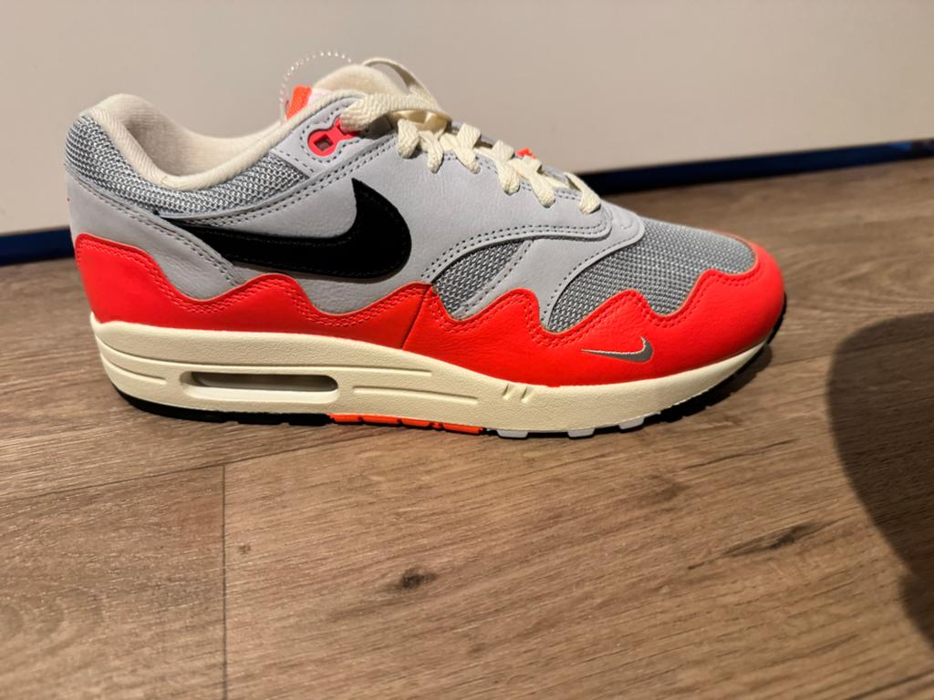 Nike Air Max 1 Patta Waves Hyper Crimson- Maat 43, Ophalen of Verzenden, Nieuw, Overige kleuren, Sneakers of Gympen