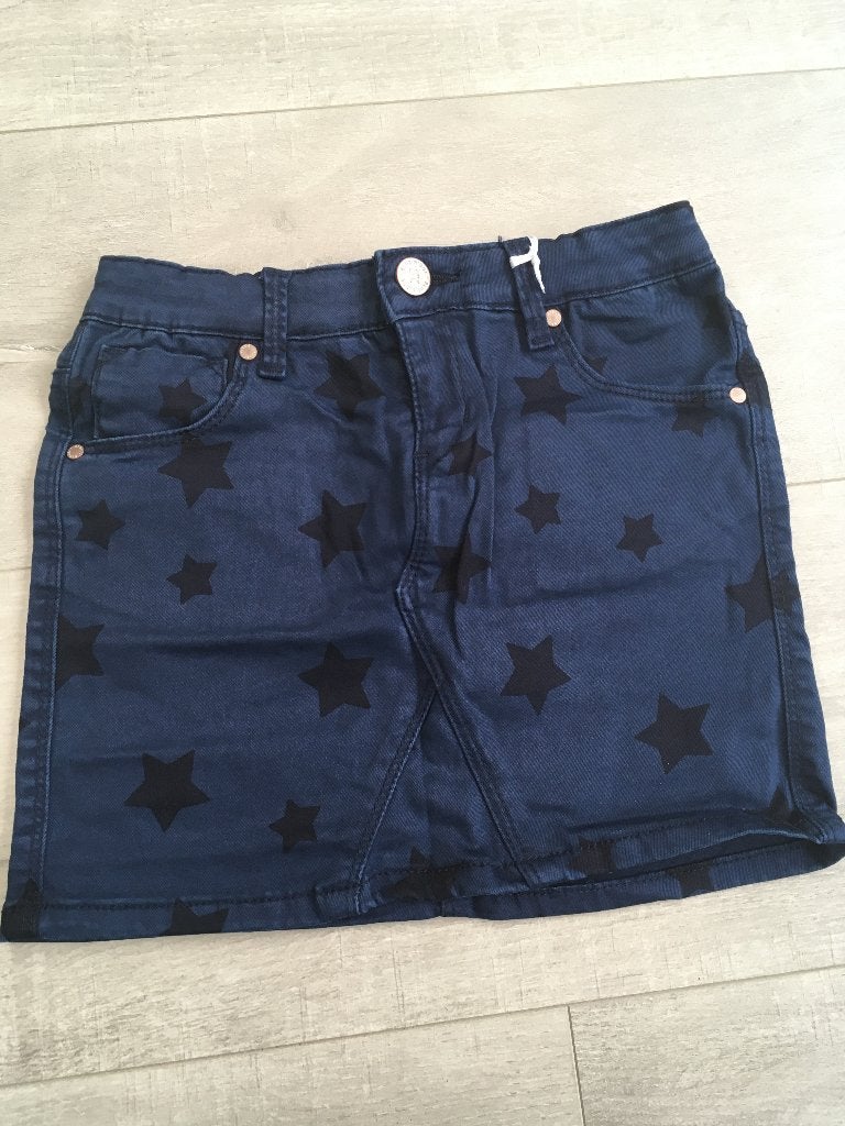 Nieuw met kaartje: blauwe jeans rok WE Fashion 122/128 denim, Meisje, Nieuw, Ophalen of Verzenden, Jurk of Rok