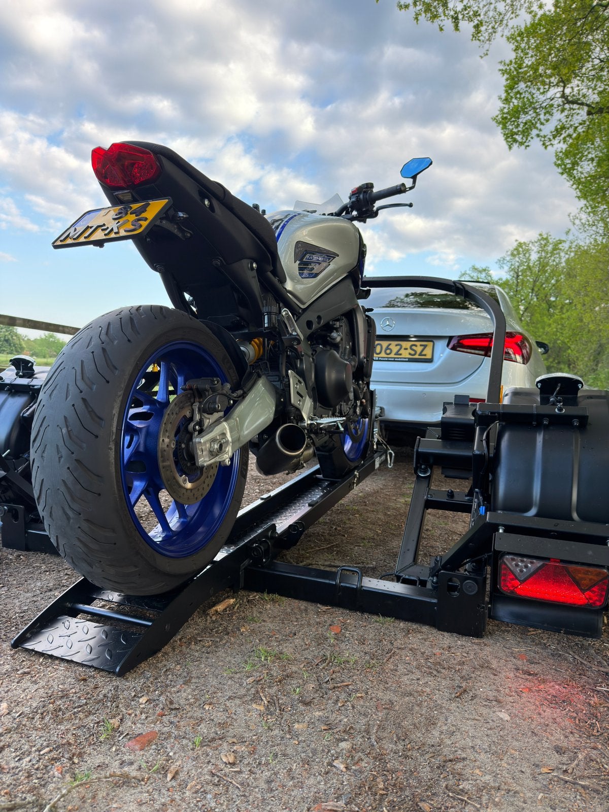 Afzinkbare motortrailer huren | Afzinkbare motoraanhanger, Diensten en Vakmensen, Verhuur | Auto en Motor