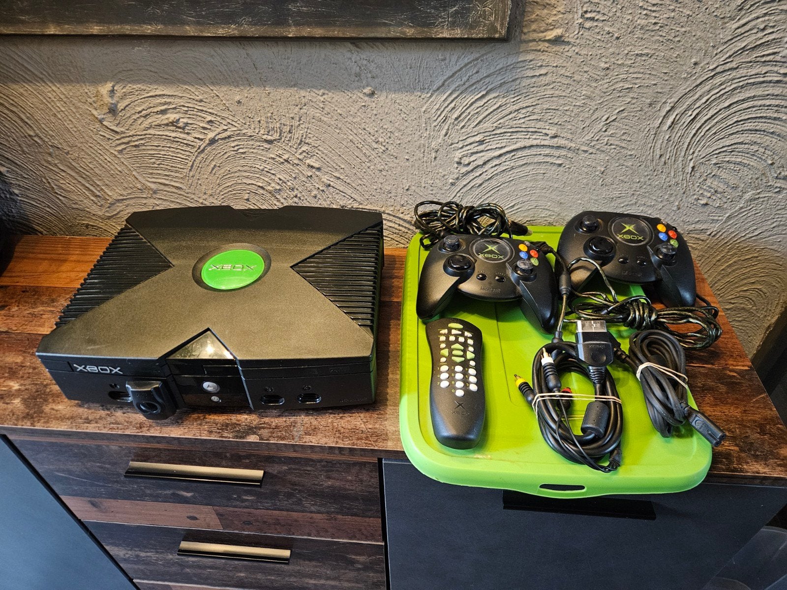 Originele Xbox met 2 controllers en afstandsbediening, Spelcomputers en Games, Ophalen of Verzenden, Gebruikt, Met 2 controllers