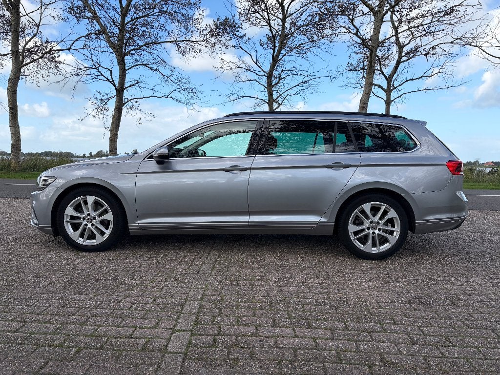 Volkswagen Passat 1.5 TSI 150pk DSG 2019 Grijs, Auto's, Dealer onderhouden, 730 kg, 1498 cc, 1370 kg
