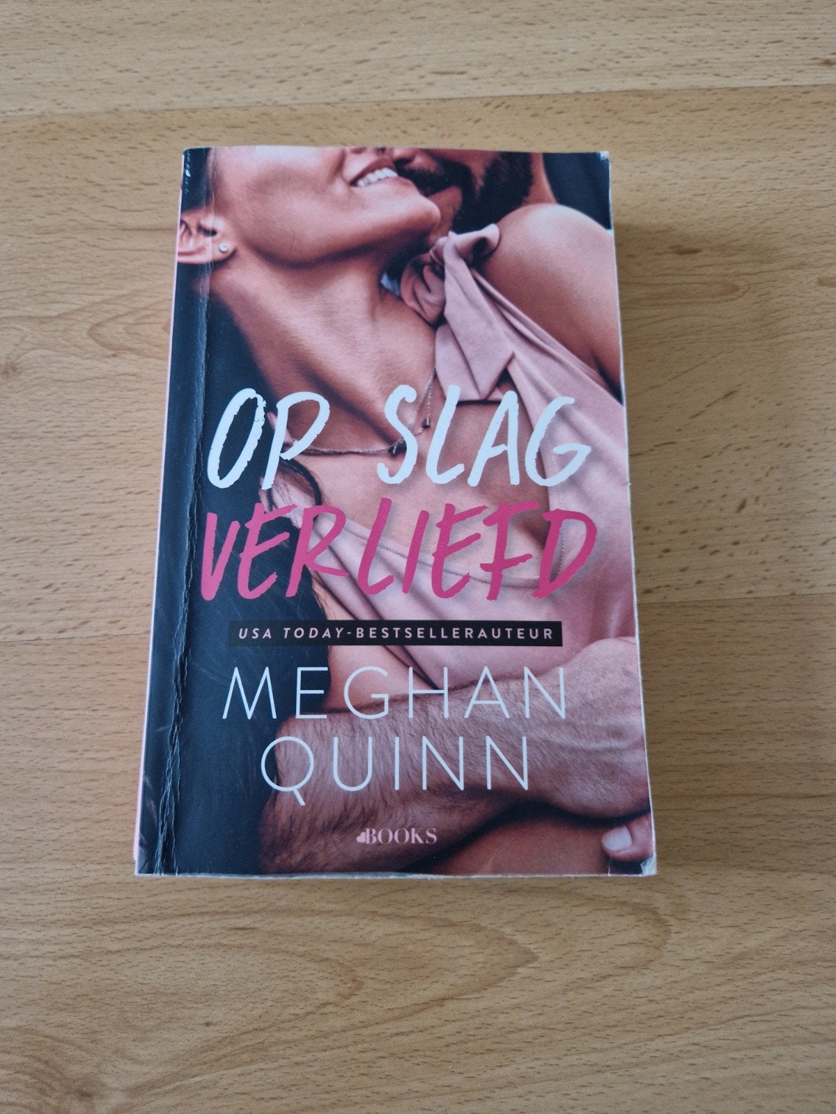 boek meghan quinn op slag opslag verliefd brentwood 1, Boeken, Ophalen of Verzenden, Gelezen