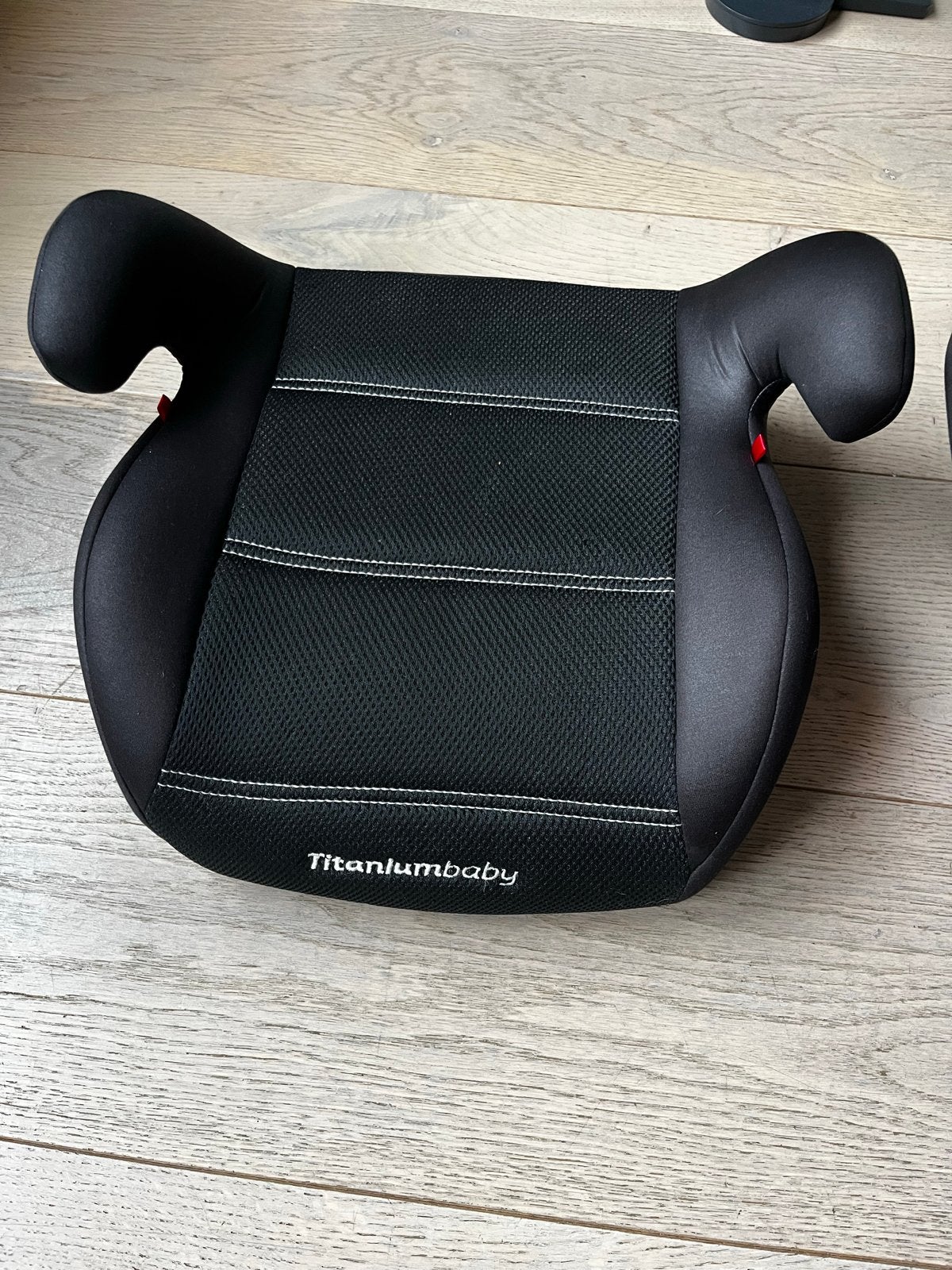 Titaniumbaby zitverhoger - Zo goed als nieuw, Autogordel, 15 t/m 36 kg, Zo goed als nieuw, Ophalen