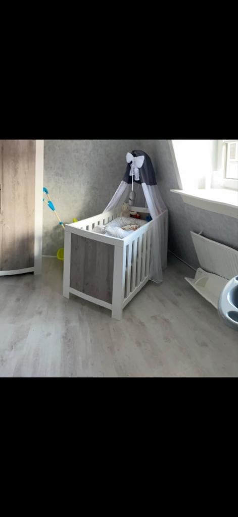 Complete babykamer: kledingkast, commode en ledikant, Ophalen, Gebruikt, Jongetje of Meisje