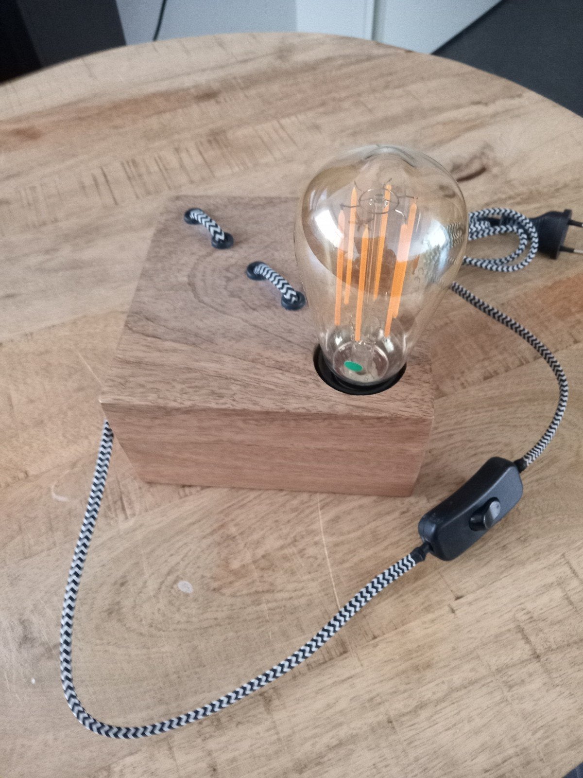 Unieke houten tafellamp met Edison gloeilamp, Industrieel, Inclusief lichtbron, E27 (groot), Ophalen of Verzenden