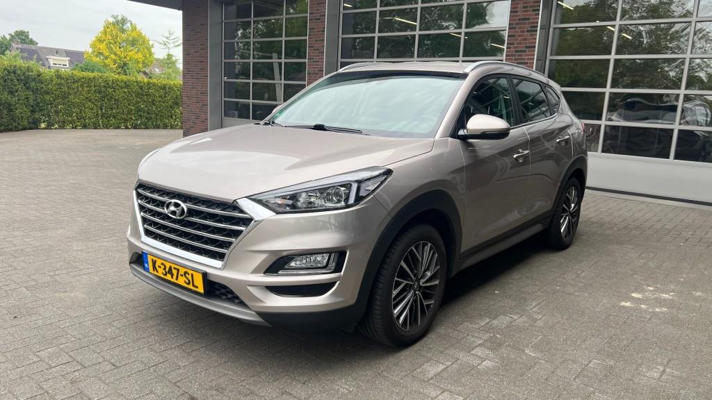 Hyundai TUCSON 1.6 T-GDI PREMIUM AUTOMAAT, Auto's, Gebruikt, 4 cilinders, Met garantie (alle), Beige