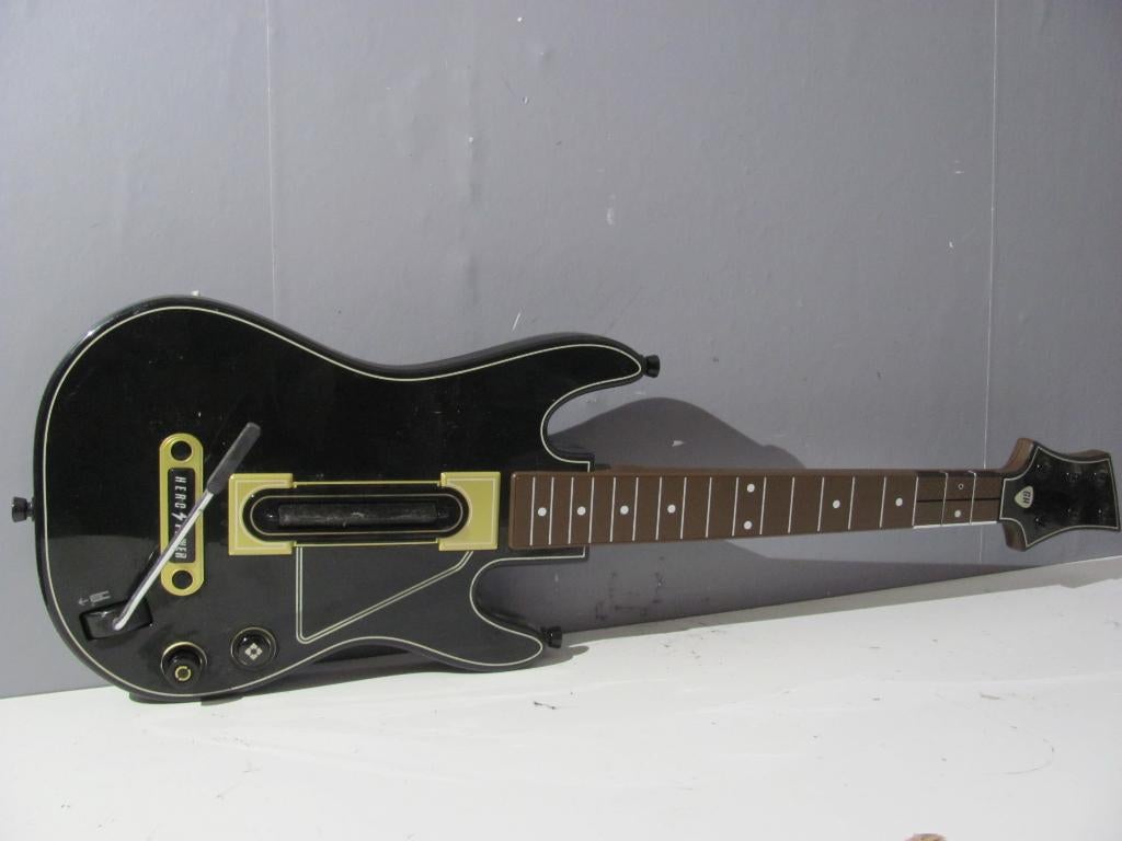 PS3/4 guitar hero zonder dongle (activision), Spelcomputers en Games, Ophalen of Verzenden, Zo goed als nieuw, Gitaar, Drumstel of Dj-set