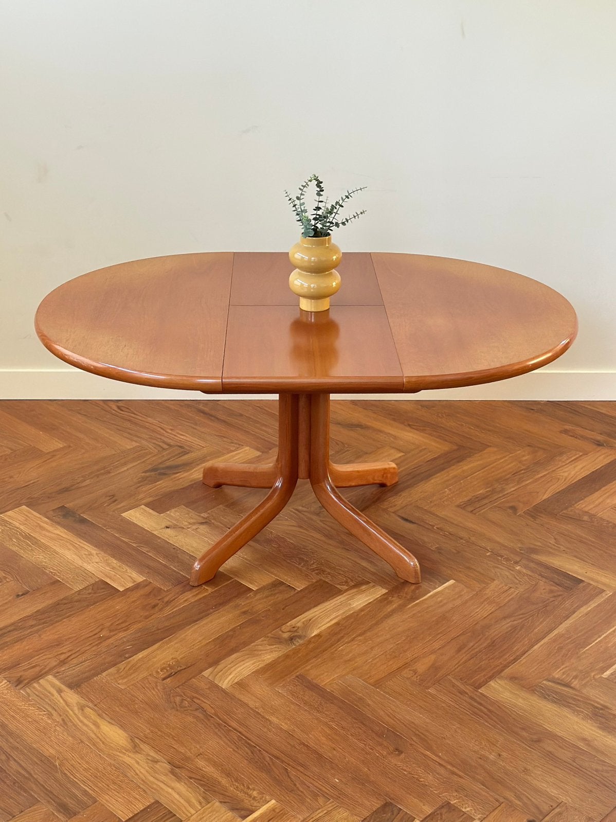 Vintage eetkamertafel rond/ovaal hout jaren 50/60/70, Ophalen, Gebruikt, 100 tot 150 cm, Vijf personen of meer