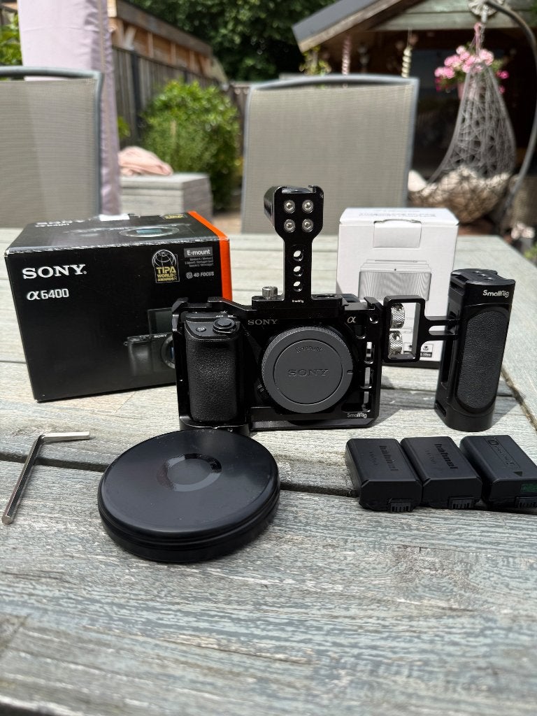 Sony A6400 cinema set 1780 shuttercount, Audio, Tv en Foto, Fotocamera's Digitaal, Bluetooth, Ophalen of Verzenden, Zo goed als nieuw