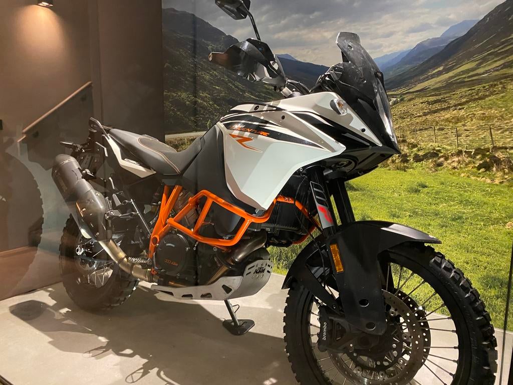 Unieke Ktm 1090 adventure r #nieuw #weinigkm #completehistor, Motoren, Motoren | KTM, 1090 cc, 2 cilinders, Nieuw, Motorrijbewijs A