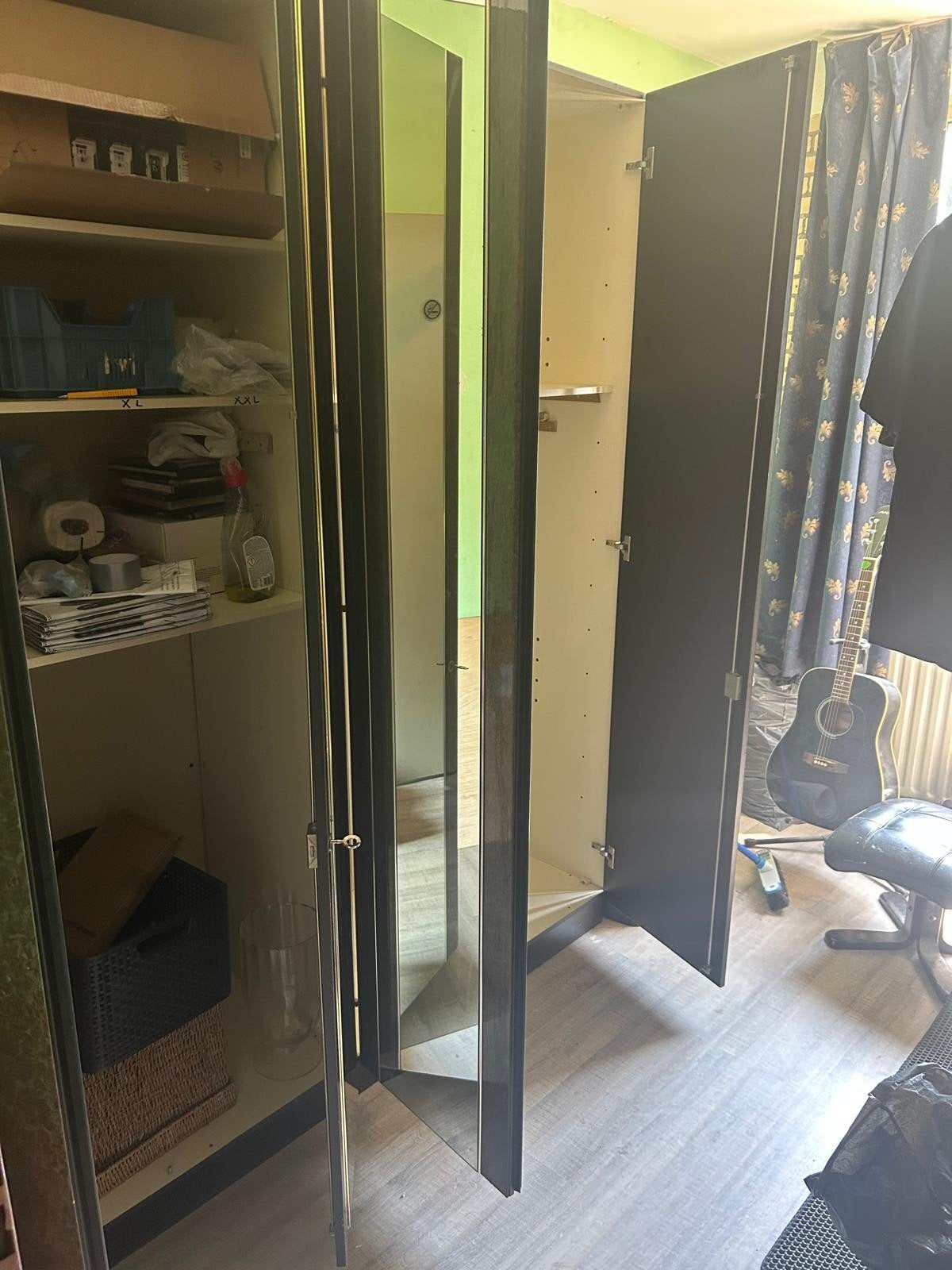 Grote kledingkast, Ophalen, Met deur(en), Gebruikt, 200 cm of meer