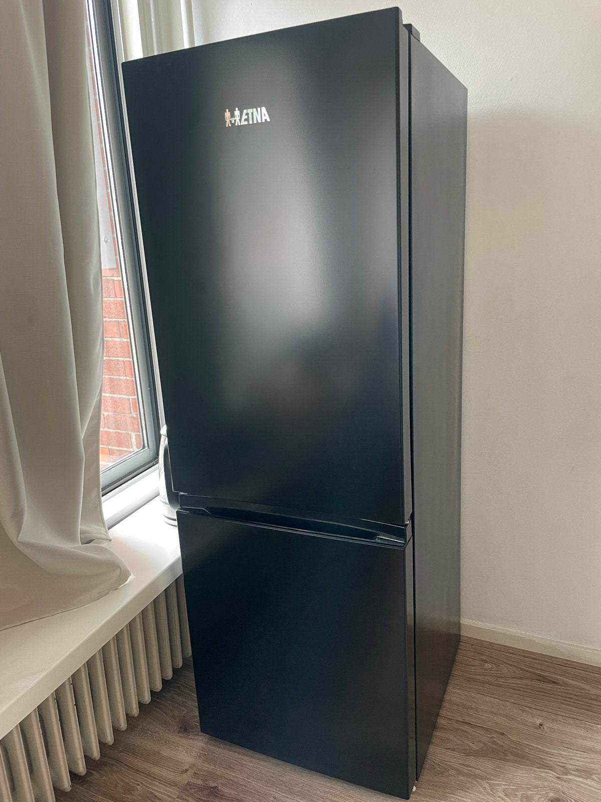 ETNA Koel-vriescombinatie - Zwart, zo goed als nieuw, Witgoed en Apparatuur, Ophalen, 150 tot 200 liter, Met aparte vriezer, Zo goed als nieuw