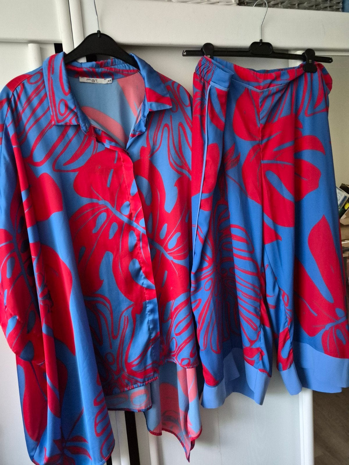 MAT prachtig  2 delig pak blauw rood casual chique kostuum, Overige typen, Overige kleuren, Ophalen of Verzenden, Zo goed als nieuw