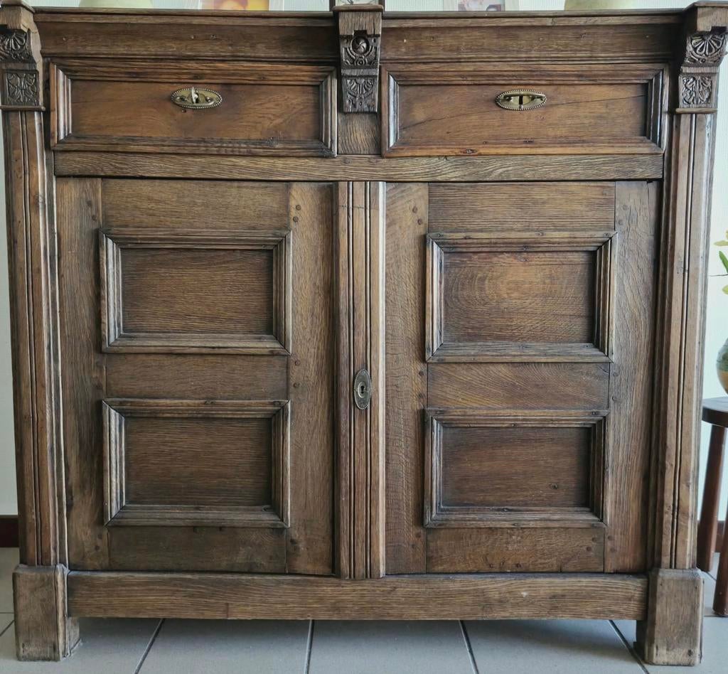 BELGIË: Antiek eiken kast (125 x 46 x 117), Ophalen