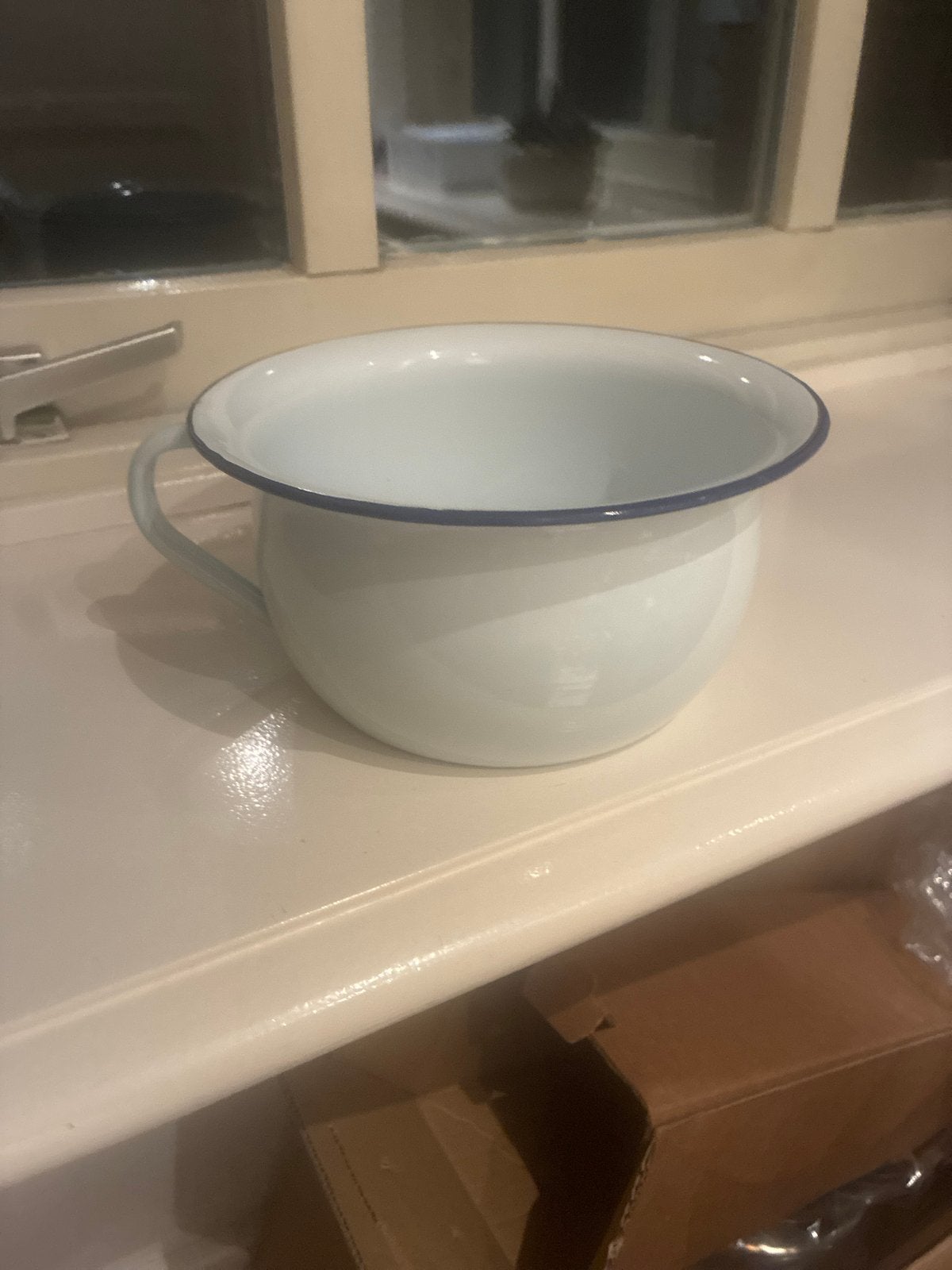 Vintage geëmailleerde po, wit met blauwe rand, Ophalen
