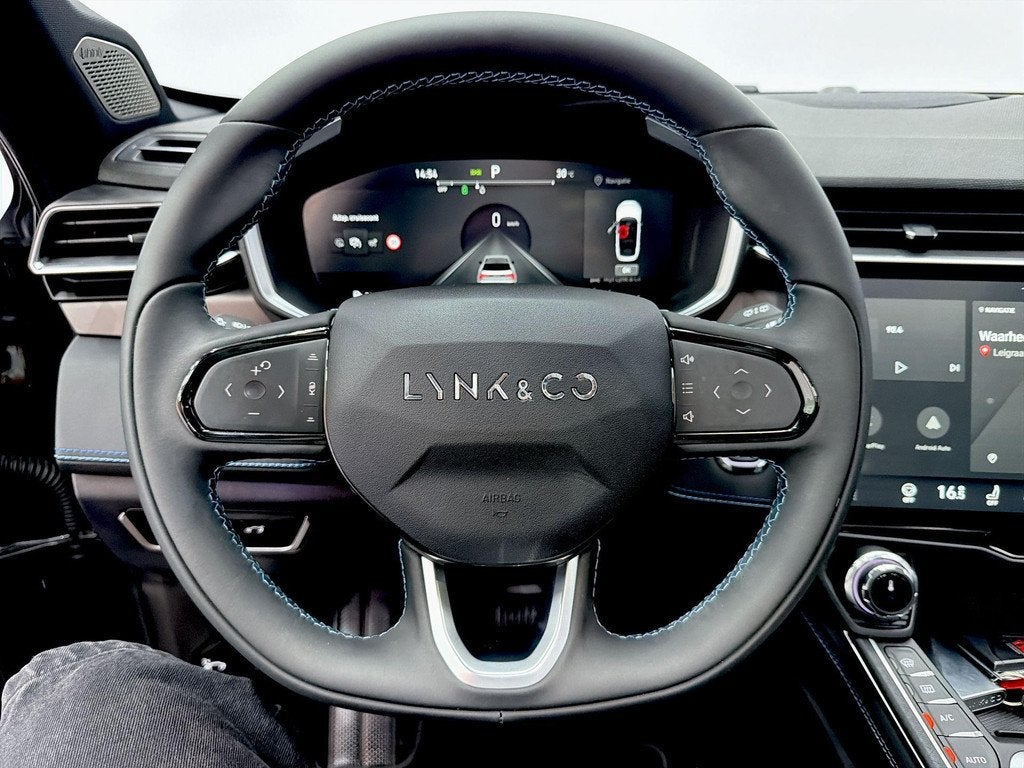 Lynk en Co 01 1.5 MY24 – Premium en bijna nieuw!, Auto's, Stof, Euro 6, Met garantie (alle), Zwart