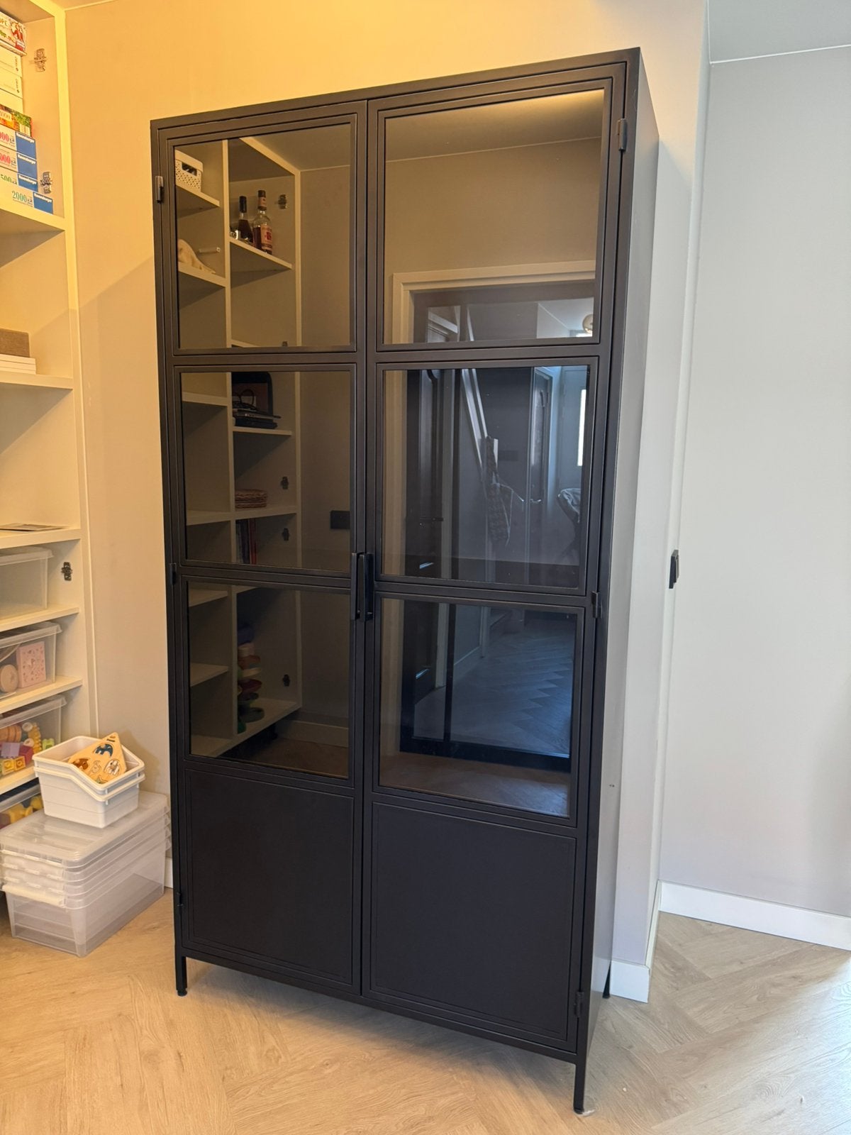 Vitrine kast, Huis en Inrichting, Kasten | Vitrinekasten, Ophalen, 50 tot 100 cm, Zo goed als nieuw, Metaal