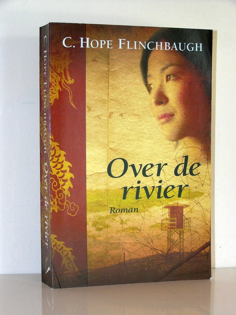 C. Hope Flinchbaugh - Over de rivier (christelijke roman), Boeken, Ophalen of Verzenden, Zo goed als nieuw