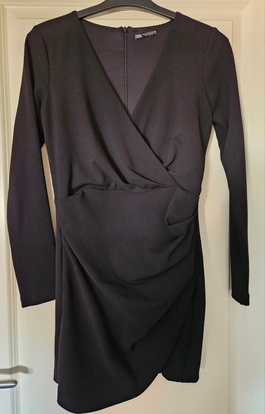 JURK VAN ZARA MAAT M

95% POLYESTER
5% ELASTAAN, Zara, Ophalen of Verzenden, Zo goed als nieuw, Zwart
