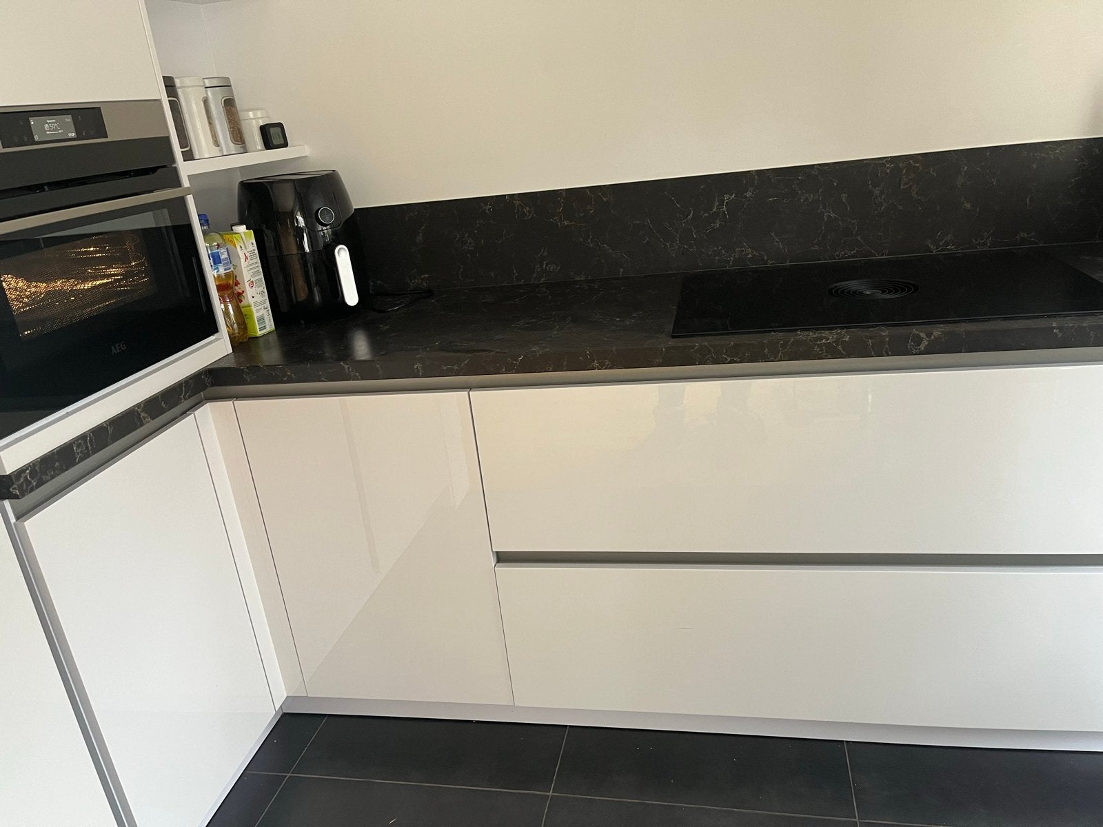 Nieuw wit glanzende bar, leuk voor een mancave, Huis en Inrichting, Keuken | Complete keukens, Ophalen, Wit, Overige typen, Met kookeiland