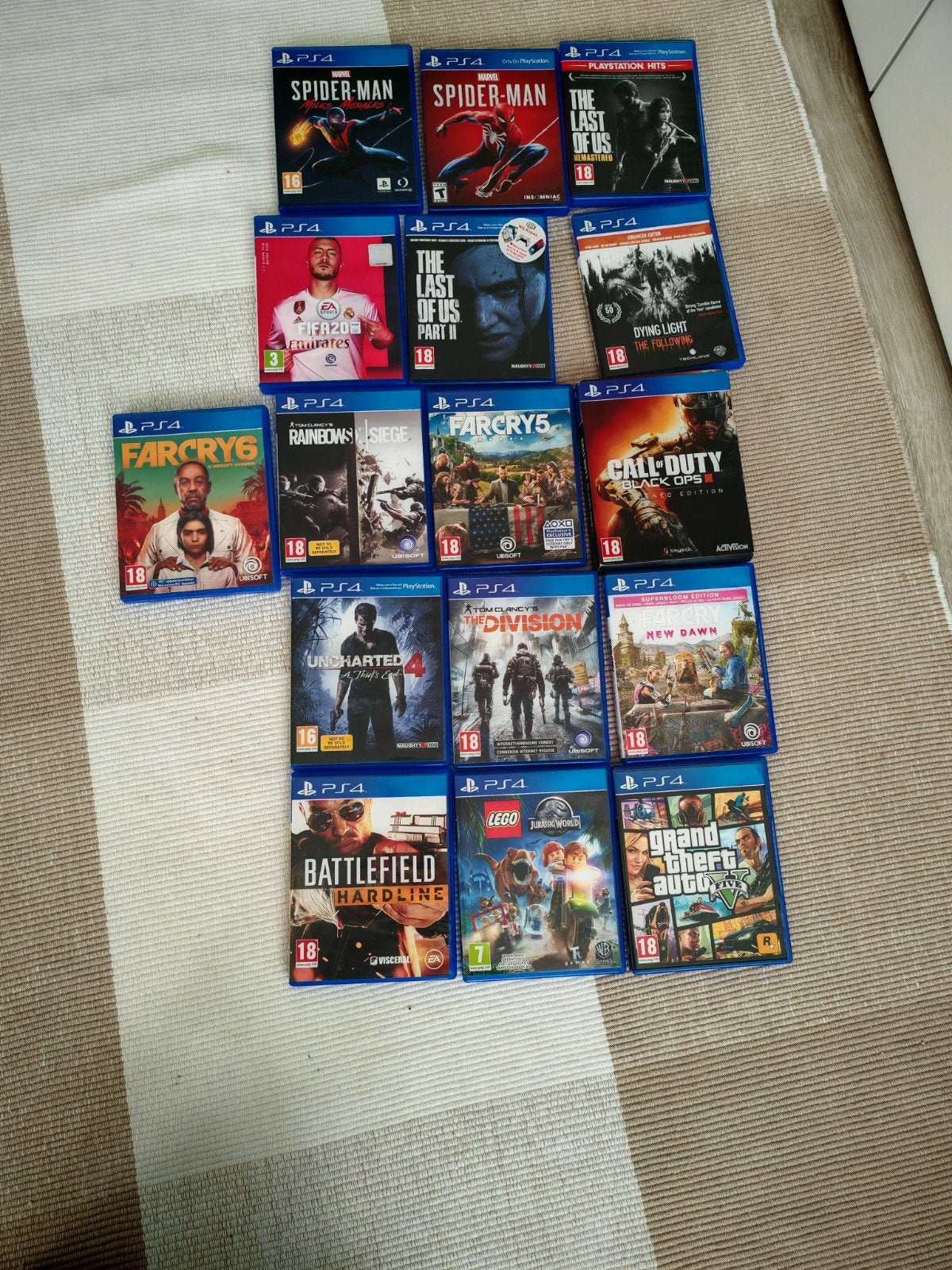 PlayStation 4 Slim met 2 controllers en 16 spellen