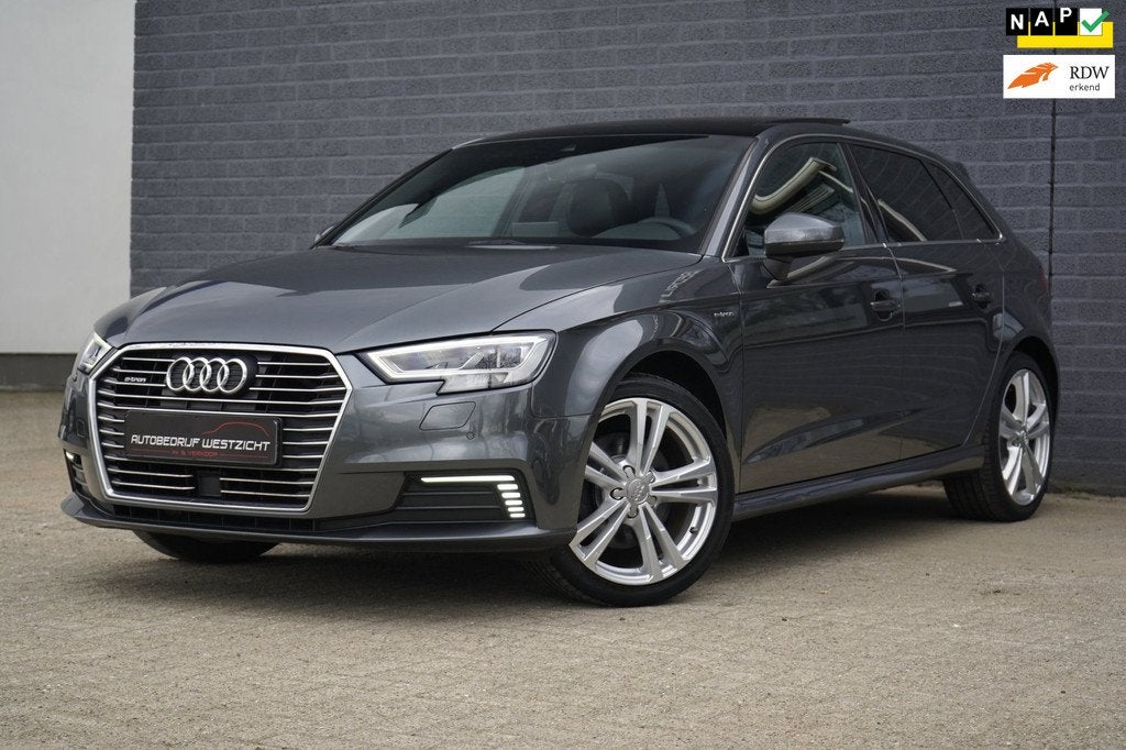 Audi A3 Sportback 1.4 e-tron 3x S Line Pano Dealer Onderhoud, Auto's, Audi, 8 kWh, Automatische klimaatregeling, Gebruikt, 4 cilinders