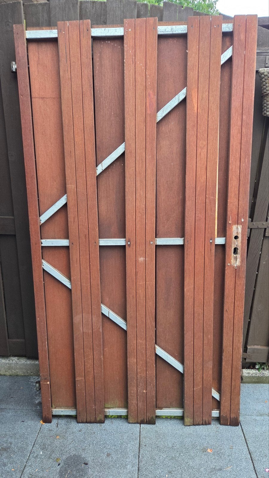 Houten tuinpoort met metalen frame, Tuin en Terras, Ophalen, Met poort, Gebruikt, Tuinhek