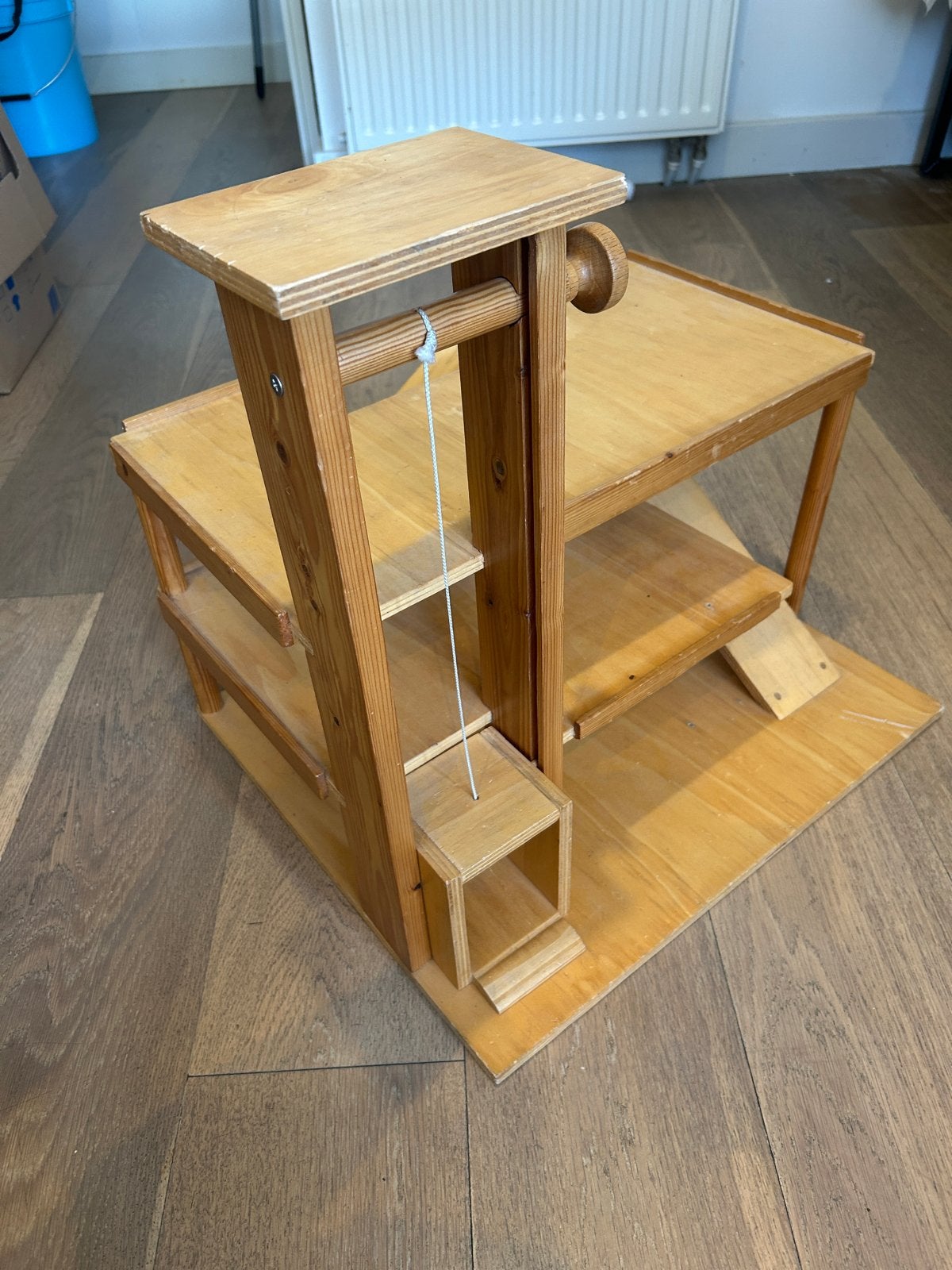 Houten speelgoed garage met lift, Ophalen, Gebruikt, Overige typen