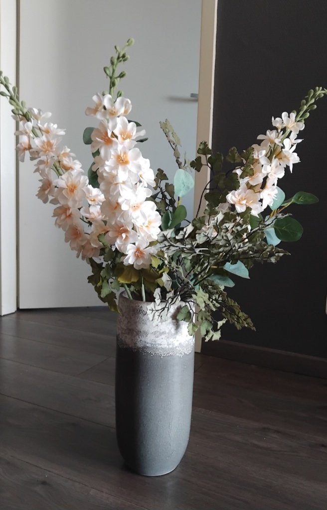 Grijze vaas, 20 cm hoog, leuk voor in huis, Ophalen, Zo goed als nieuw, Grijs, 20 cm
