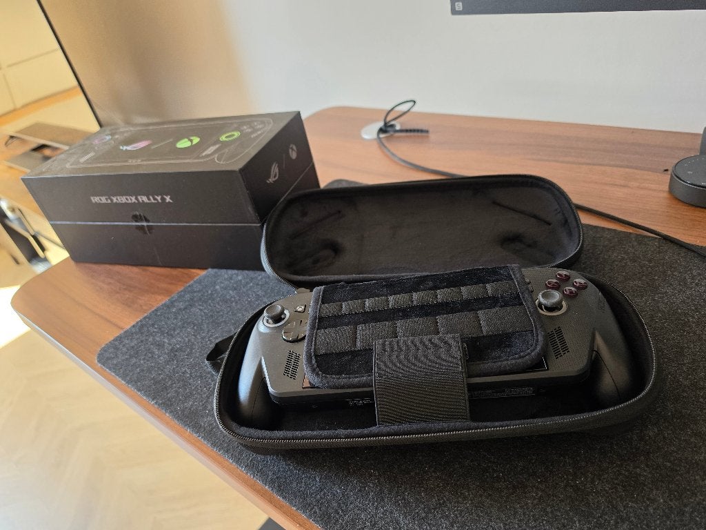 Xbox Ally X + Original Box + JSAUX Case + Screen protector, Ophalen, Zo goed als nieuw, Zonder controller