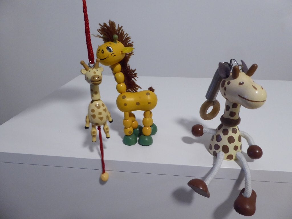 3 houten girafjes (nr.6), Ophalen of Verzenden, Zo goed als nieuw, Wild dier, Beeldje of Figuurtje