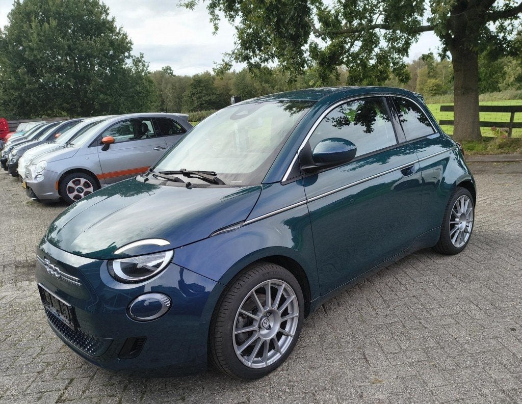 Fiat 500 E- 42KW-2023- Snelladen-Camera- Carplay-meer..., Auto's, Gebruikt, Met garantie (alle), 4 stoelen, 1265 kg