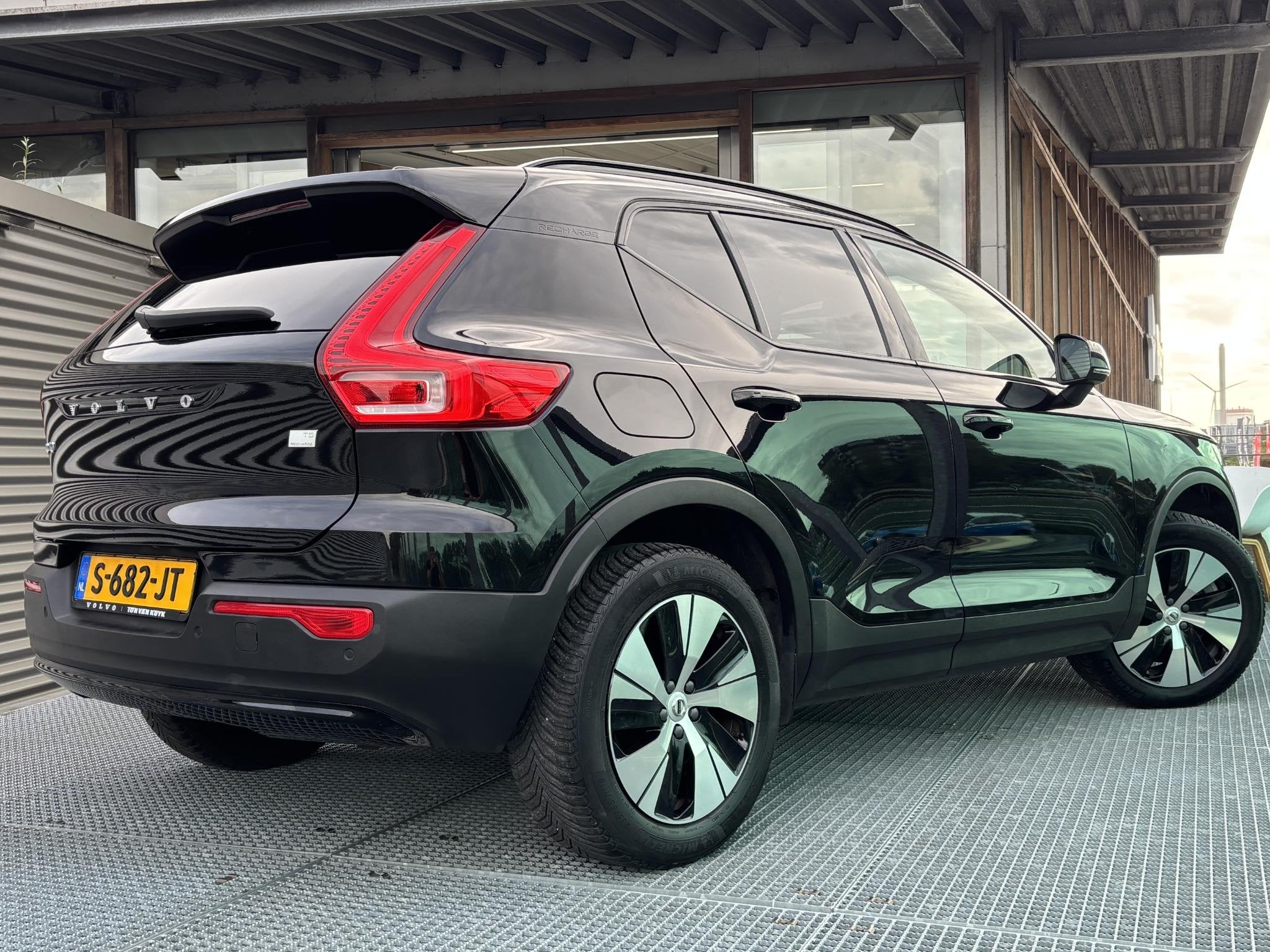 Volvo XC40 1.5 T5 Recharge Inscription Automaat, Verwarmde s, Stof, 1712 kg, Met garantie (alle), Zwart
