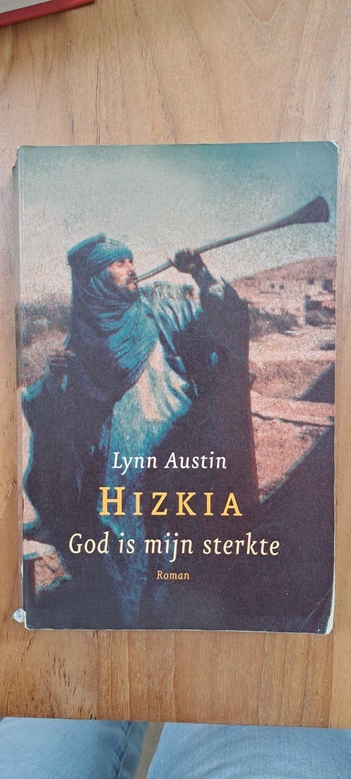 Hizkia: God is mijn sterkte - Lynn Austin (Paperback), Boeken, Ophalen of Verzenden, Gelezen, Lynn Austin