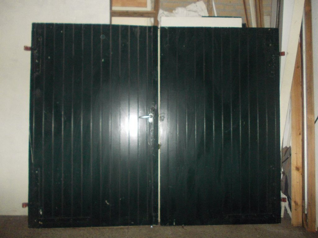 Te koop twee  houten garage deuren, Ophalen, Gebruikt, 120 cm of meer, Garagedeur