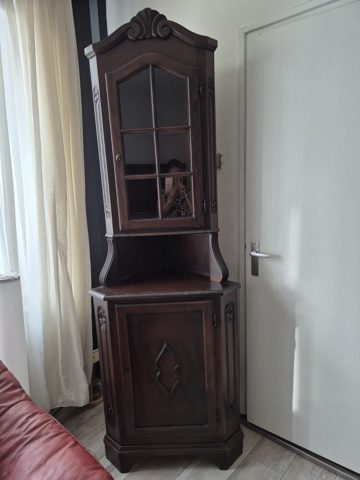 hoekkast donkerbruin hout, Ophalen, Gebruikt
