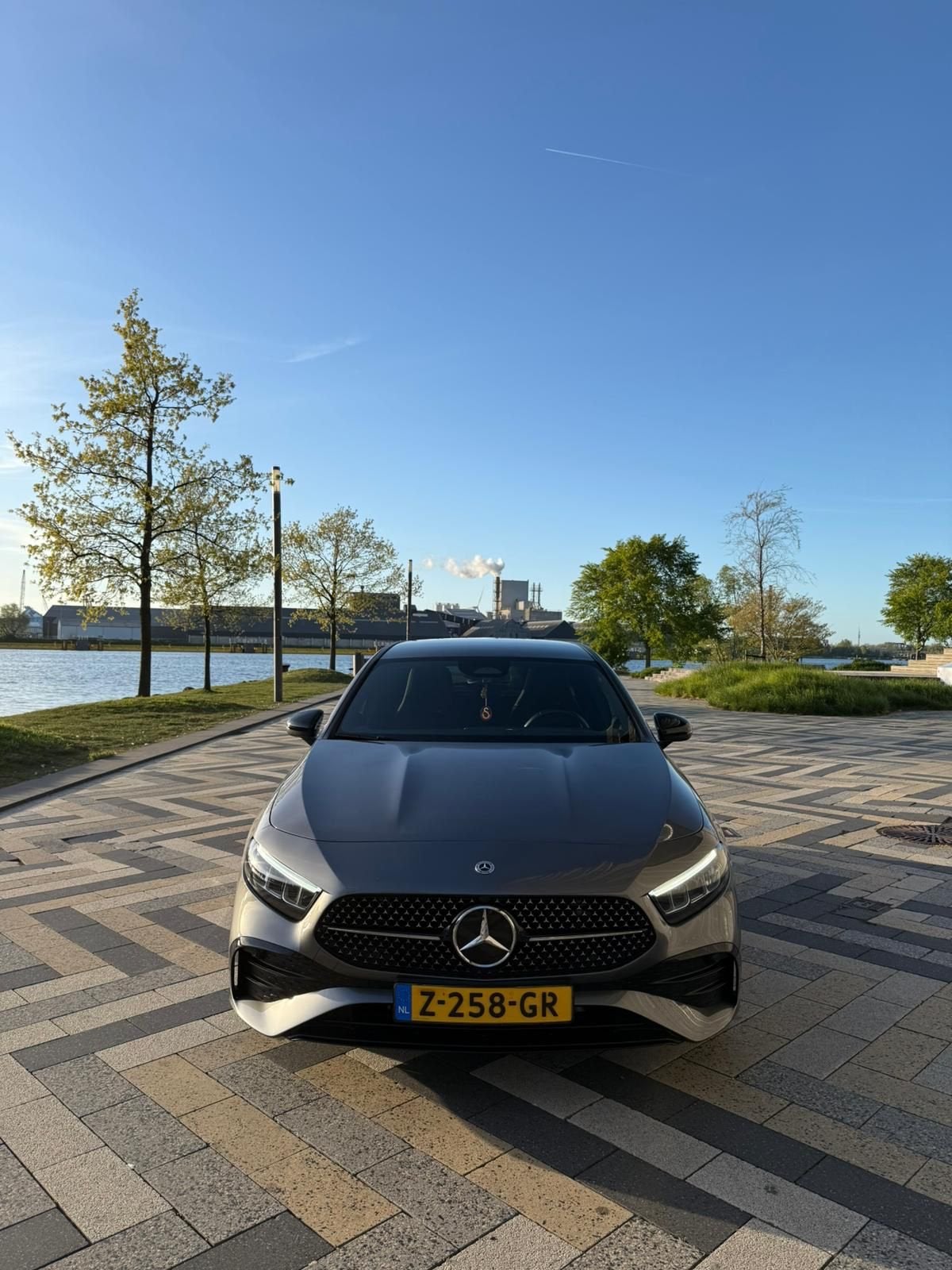 Zeer nette Mercedes-Benz A-Klasse A180 AMG NIGHT |2024 Grijs, Auto's, Mercedes-Benz, 136 pk, 4 cilinders, Origineel Nederlands
