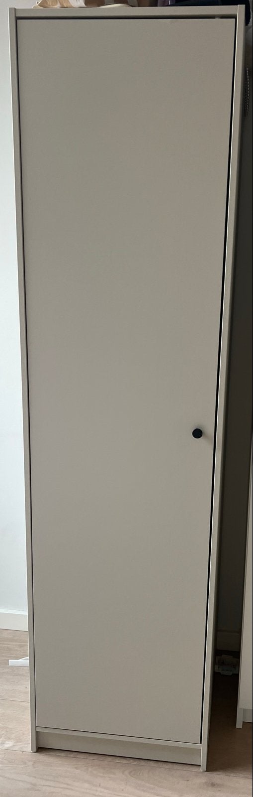 IKEA GURSKEN Kledingkast - Lichtbeige, zo goed als nieuw, Huis en Inrichting, Kasten | Kledingkasten, Ophalen, Minder dan 50 cm