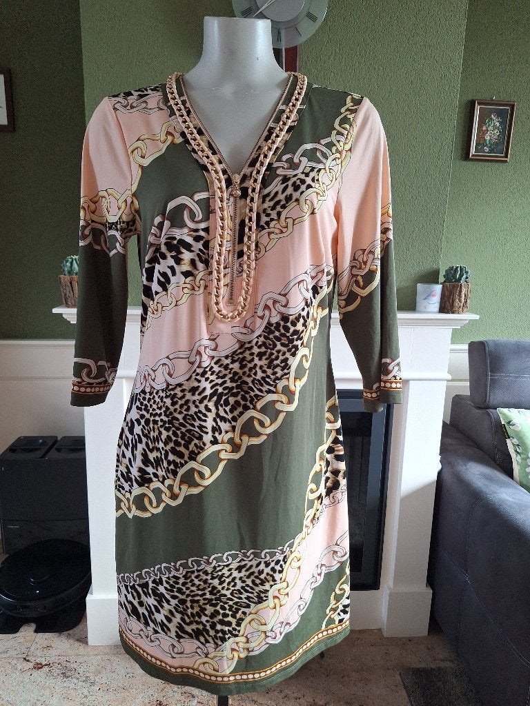 K-design groen oranje luipaard ketting jurk M, Kleding | Dames, Jurken, Maat 38/40 (M), K-design, Verzenden, Zo goed als nieuw